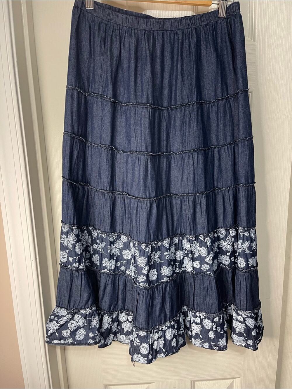 Blue Denim Cottage Tiered Floral Pull on Western Prairie Midi Skirt Size M